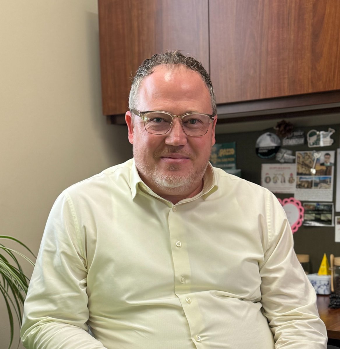 UABSurgery's tweet photo. “I think of myself as a jack of all trades,” UAB Surgery Research Program Manager II Damian Schwartz says. “Someone who's acquired a lifetime of assorted knowledge - and that's very useful.” 

Read about his career in the dept. that began when he was 21: https://t.co/1EghpQeP1k. https://t.co/DbOAvhLktf
