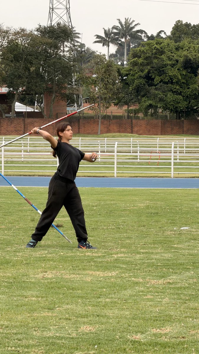 HelenZamudio5's tweet photo. El atletismo va mucho más allá de correr. En la pista se pueden practicar modalidades como las carreras de velocidad y fondo, los saltos y los lanzamientos, cada una con sus propias exigencias y desafíos. Desde esta señal comienza el acercamiento. https://t.co/mfyZy6gZhE