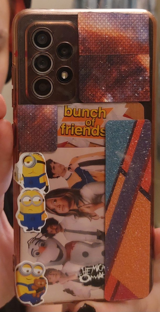 littlebigisla's tweet photo. theyre calling this the least cluttered phonecase of all time https://t.co/cankS6P6E7
