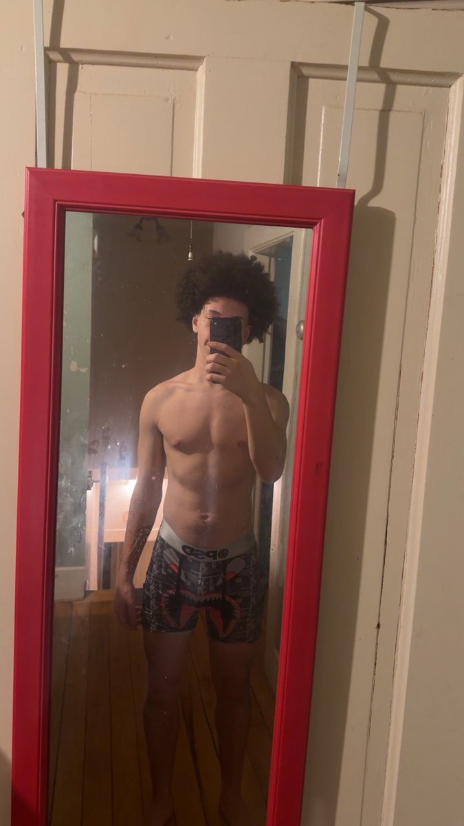 JsThatOneBoy's tweet photo. Throwback😬 #fyp #body #boys #straight #girls #bi #DL #hmu #nfs #viral https://t.co/WqjMebuEiW