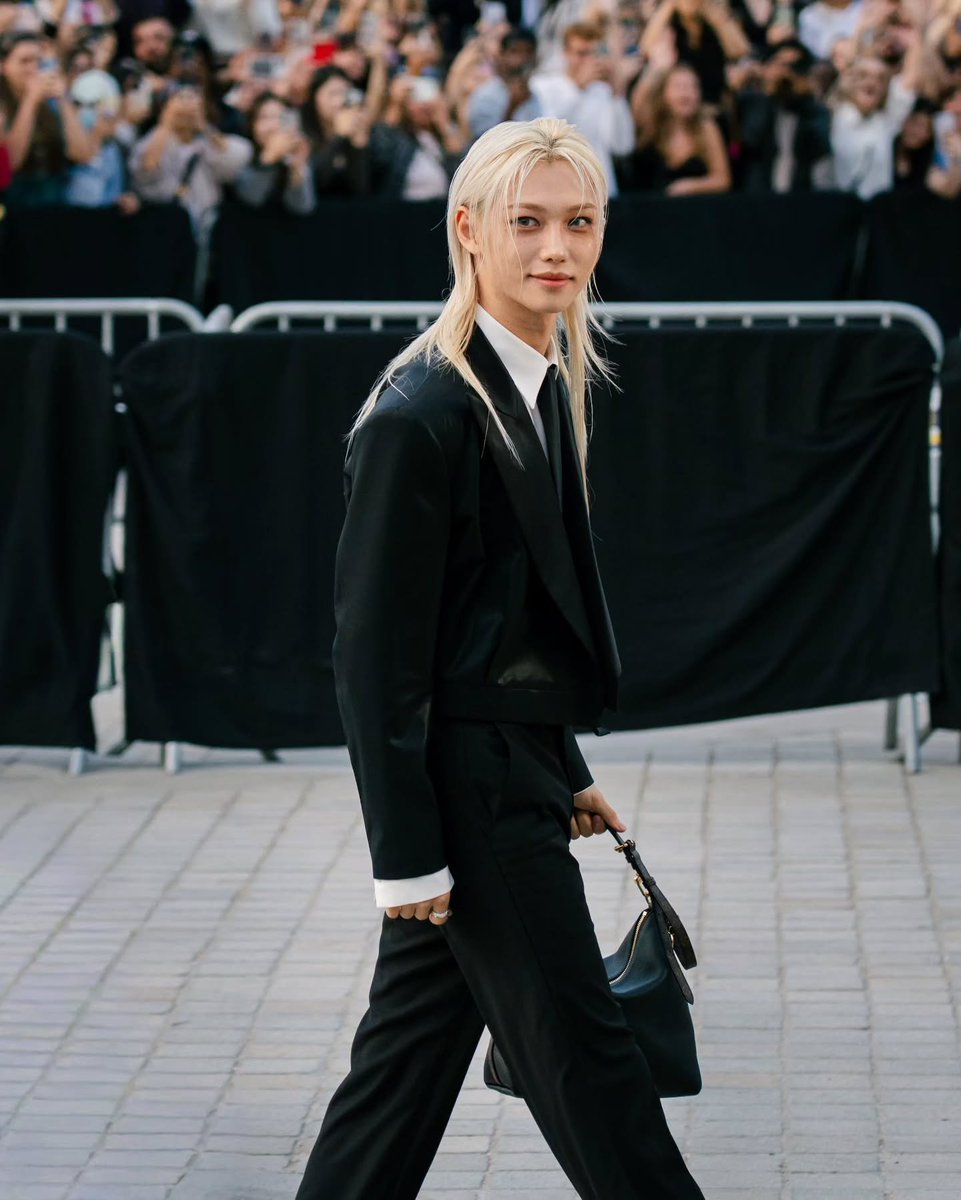 watsonyb66's tweet photo. ho_houchi 포토그래퍼 인스타

FELIX PFW LOUIS VUITTON SS27
#FELIXxLVSS27 #FELIX 
@LouisVuitton https://t.co/kxTwk3beTc