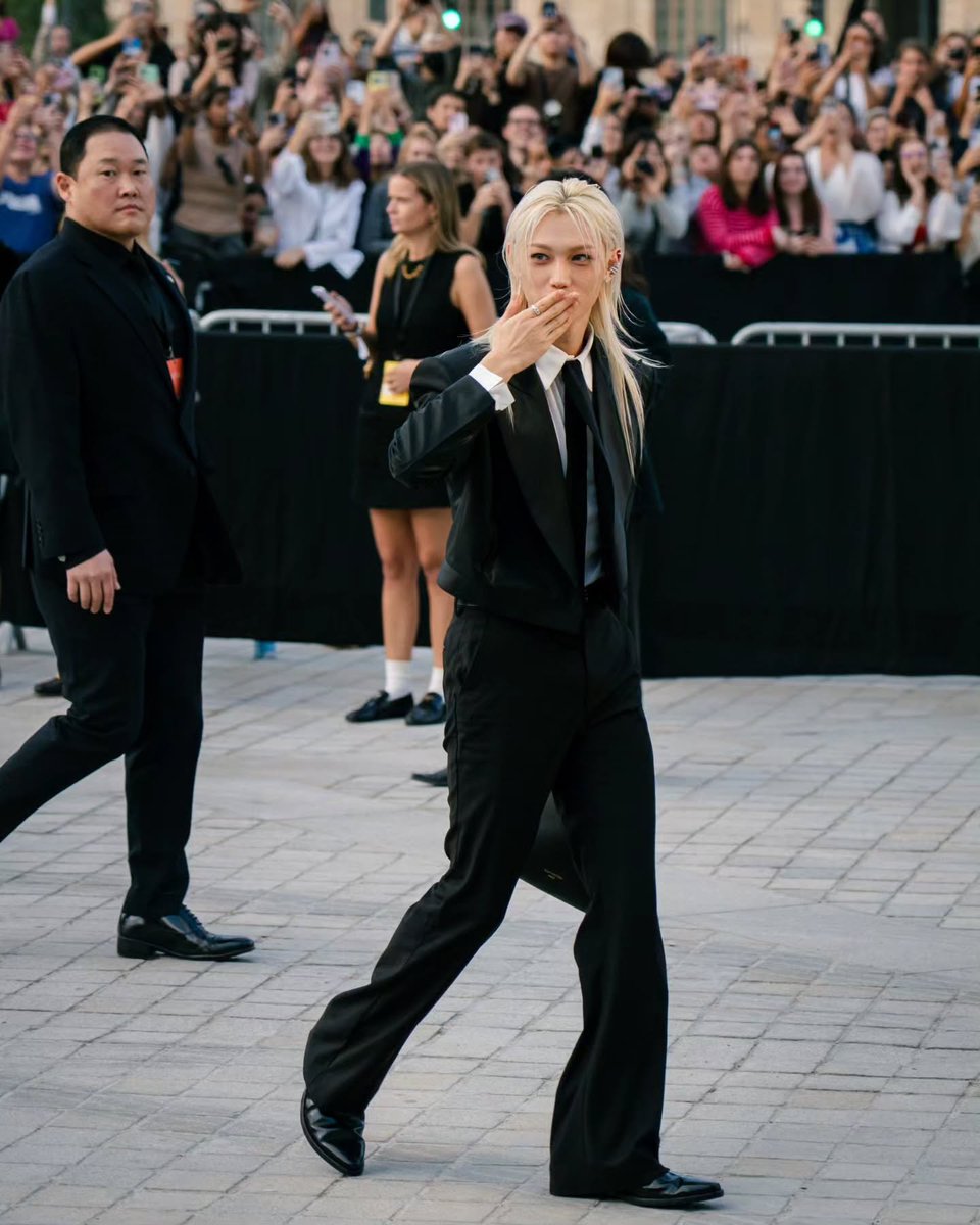 watsonyb66's tweet photo. ho_houchi 포토그래퍼 인스타

FELIX PFW LOUIS VUITTON SS27
#FELIXxLVSS27 #FELIX 
@LouisVuitton https://t.co/kxTwk3beTc