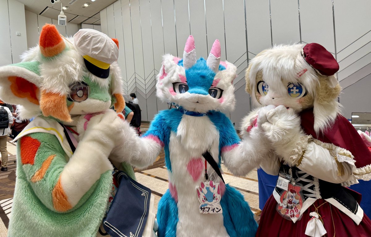 dorapeko's tweet photo. ぼくのおてておいしい…？

#しがもふEX
#FursuitEveryday https://t.co/gtPWQB5Th8