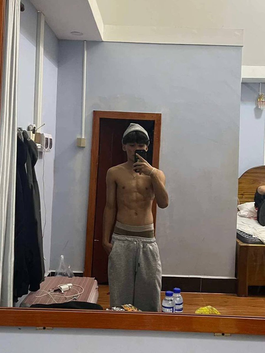 ZaaClouddyeoc's tweet photo. មើលពេញឆាតមក💦 https://t.co/Mg4Pi3pPwO https://t.co/vvUw15srwq