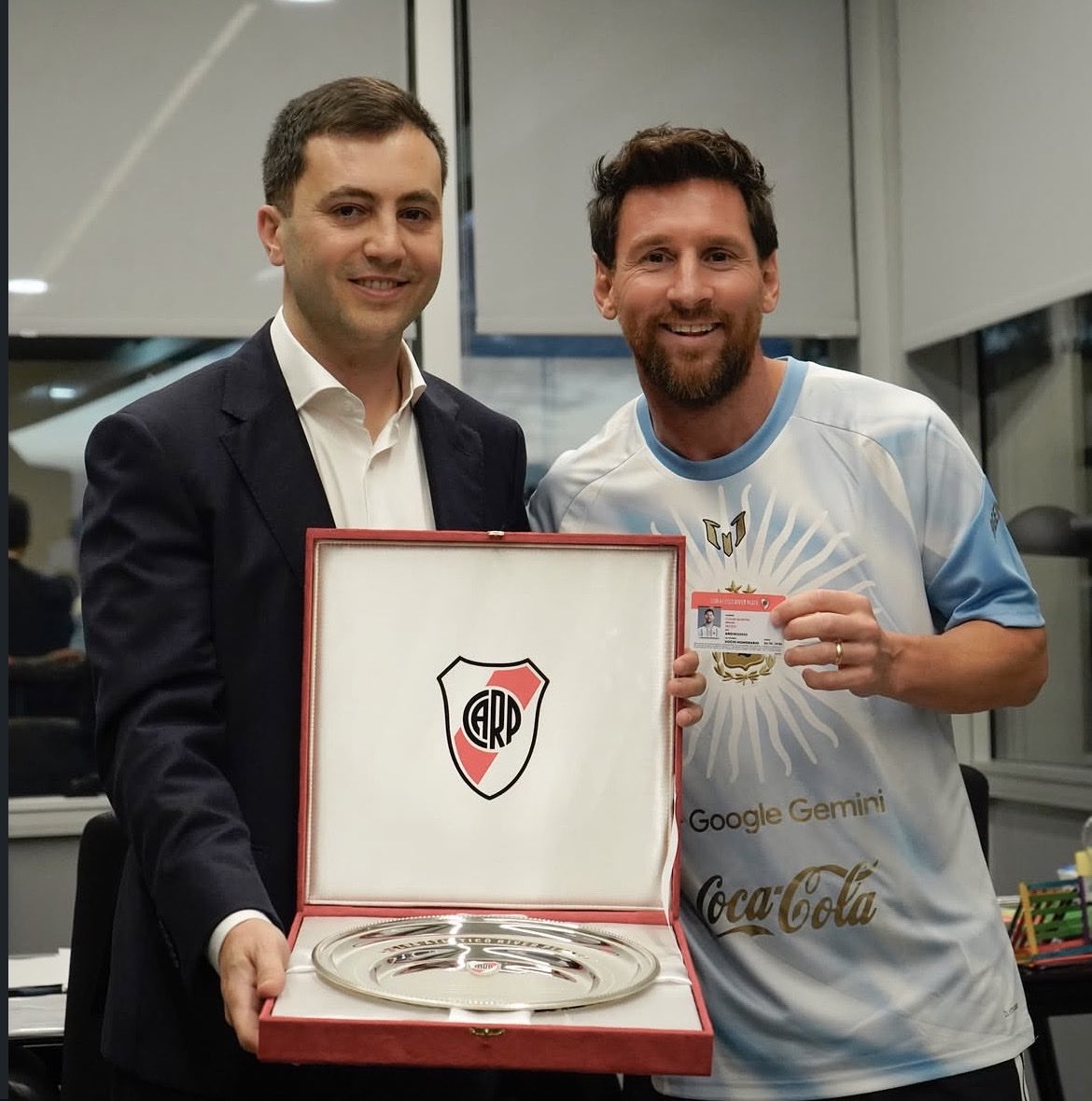 mirkocarp0912's tweet photo. si te quedan dudas es porque te duele la cola desde el 9 de diciembre.
EL MEJOR DE LA HISTORIA ES DE RIVER, COMO TODA LA POBLACION ARGENTINA. https://t.co/Mbs11dVTD9