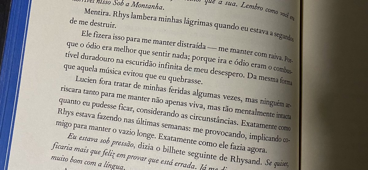lauraa_zacca's tweet photo. @opaliteclouding @thaiiwt O Rhysand ajudando ela por baixo dos panos enquanto Tamlin se pegava com ela com risco da Amarantha ver. A Feyre mesmo antes de se envolver com Rhys romanticamente já intuiu. Lucien a traiu e só mudou de lado por achar que ela era propriedade dele, não por ser o certo. https://t.co/x7VoHRrD9A