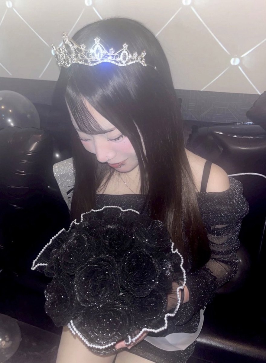 llxy_g's tweet photo. 誕生日祝ってもらった🎂💐 https://t.co/pavM5MBuAf