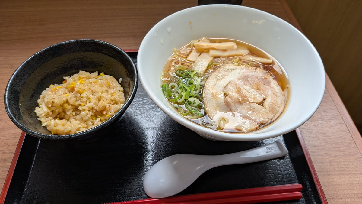 side_b01's tweet photo. #見た人もなにか無言でラーメンをあげる https://t.co/X4aS2XeDYi