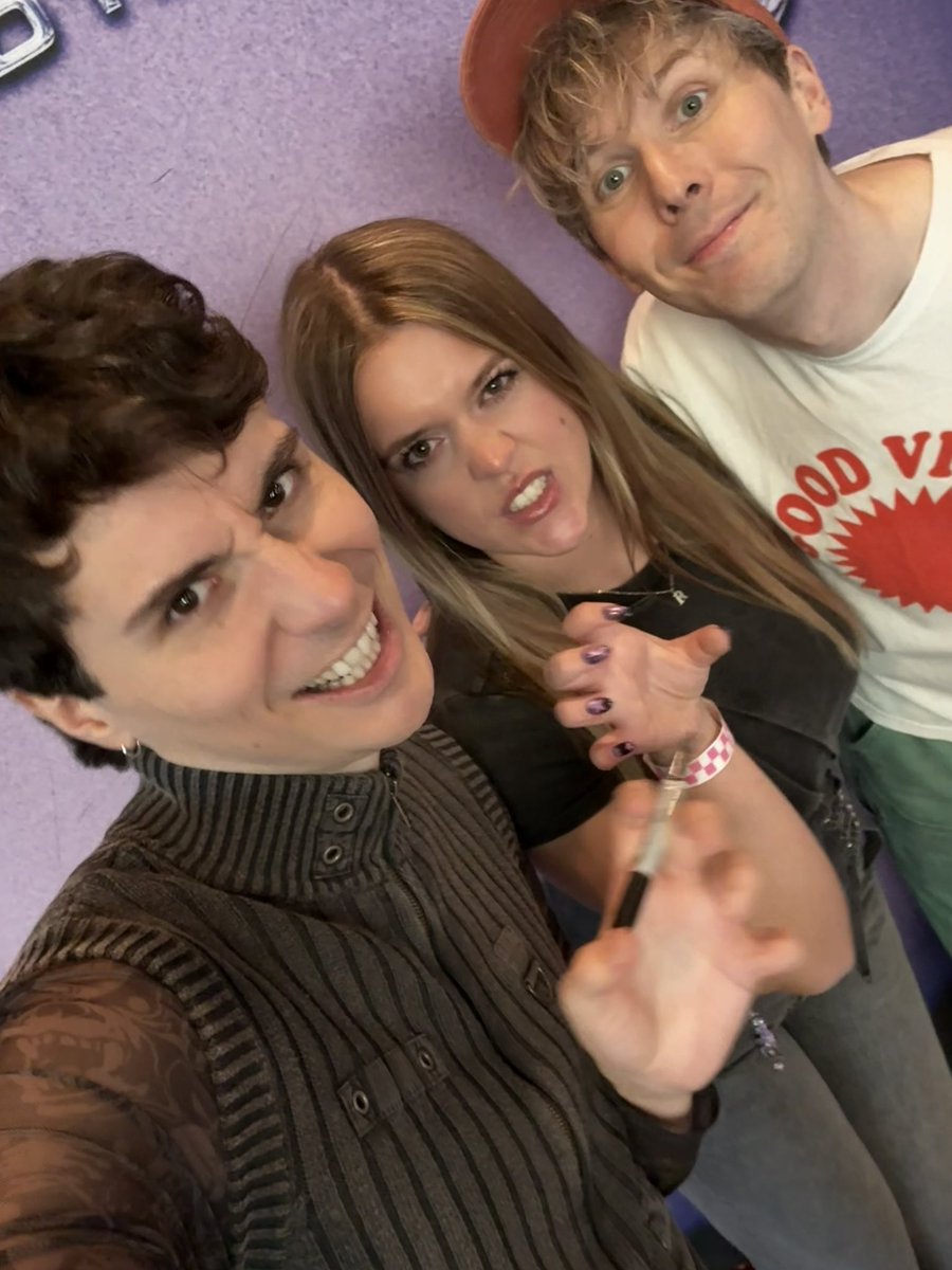 dinofcoded's tweet photo. when youre cool with everybody 
#hltmilwaukee #philwaukee https://t.co/HD2uCvlUfP