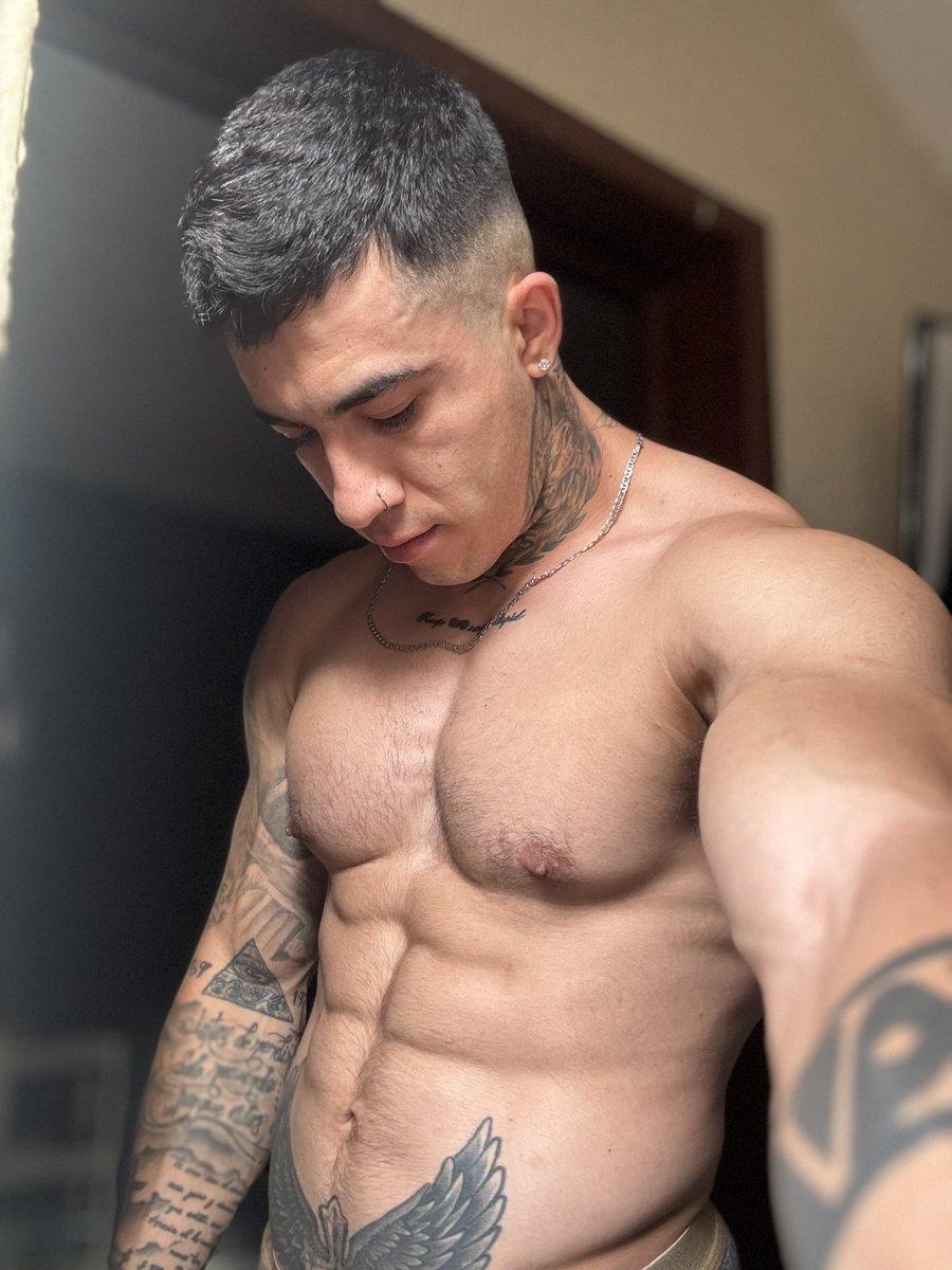 GioMalo_69's tweet photo. Dime dónde estás 🫦
#GioMalo #ViveLaExperienciaGioMalo #Malo #Tattooed #Fitness #TattooedMen #MexicanBoy #GioMaloTour #SinFiltro #Chacalón https://t.co/hqDKpQv4oc