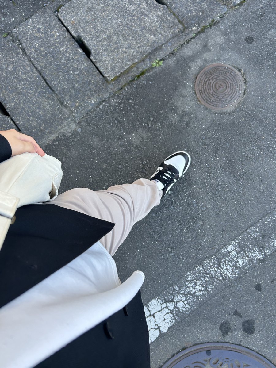 hohoho4279's tweet photo. 服のセンスがないから毎日こういう服なんやけど飽きてきた https://t.co/FTjzU1Ninj
