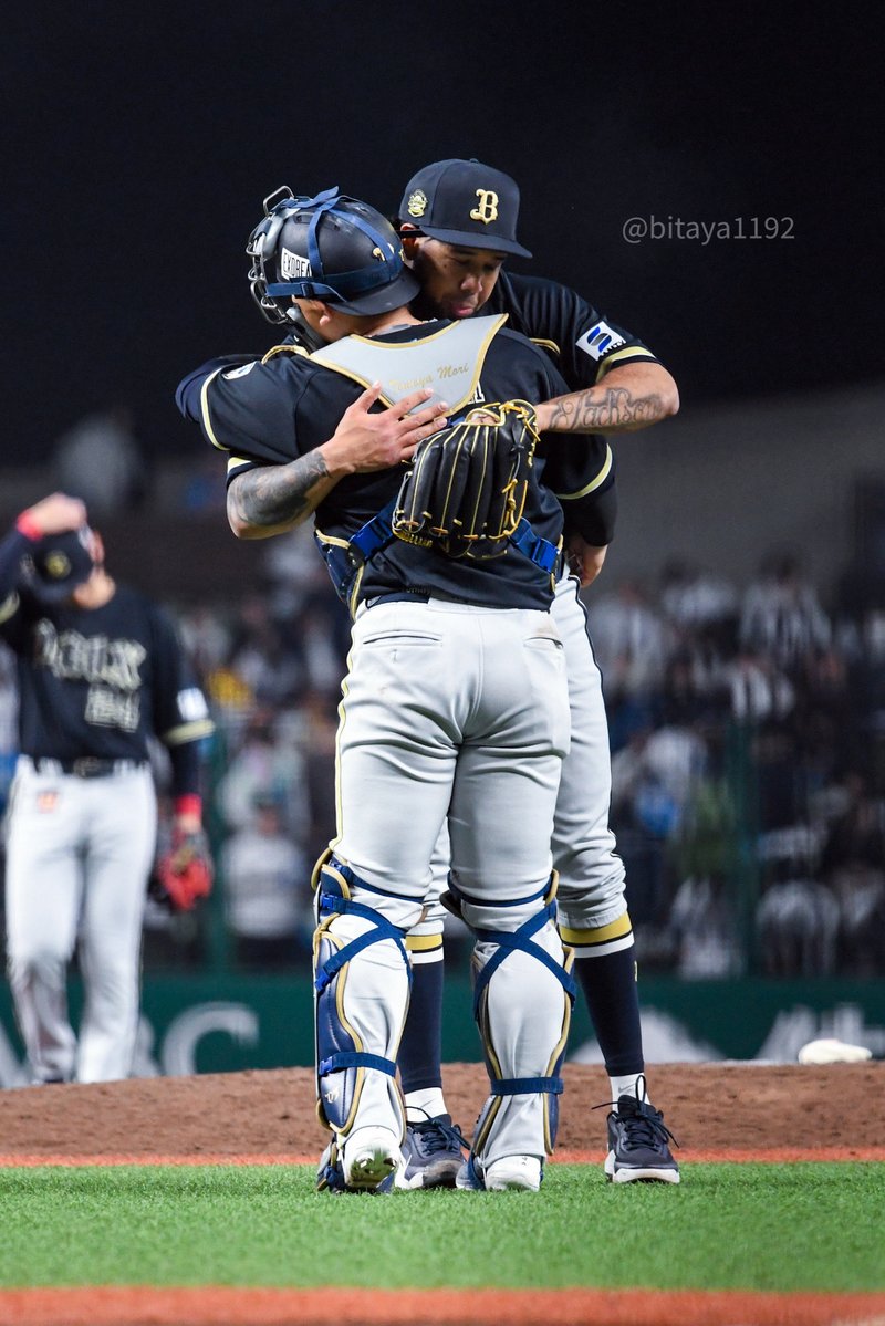 bitaya1192's tweet photo. エスピ最多勝利、マチ最多セーブおめでとう！
来季もよろしく頼みます！！ね！！！

#アンダーソン・エスピノーザ
#アンドレス・マチャド
#Bs2026 #森友哉
2026.04.01&amp;02 ベルーナドーム https://t.co/H74mAPQEI3