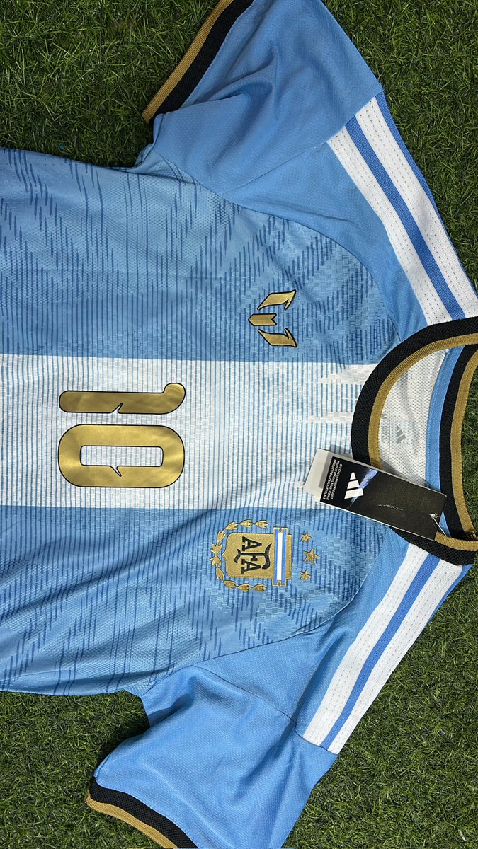 S21ACM's tweet photo. سحب على تيشيرت ميسي مع المنتخب الأرجنتيني 🇦🇷🐐

تبغى تدخل السحب؟ كل اللي عليك:

🔹 رتويت للتغريدة
🔹 متابعة حساب @Basim_Store1

السحب من الرتويت بكرة بإذن الله، وبالتوفيق للجميع 🤍 https://t.co/toczIBBnTK