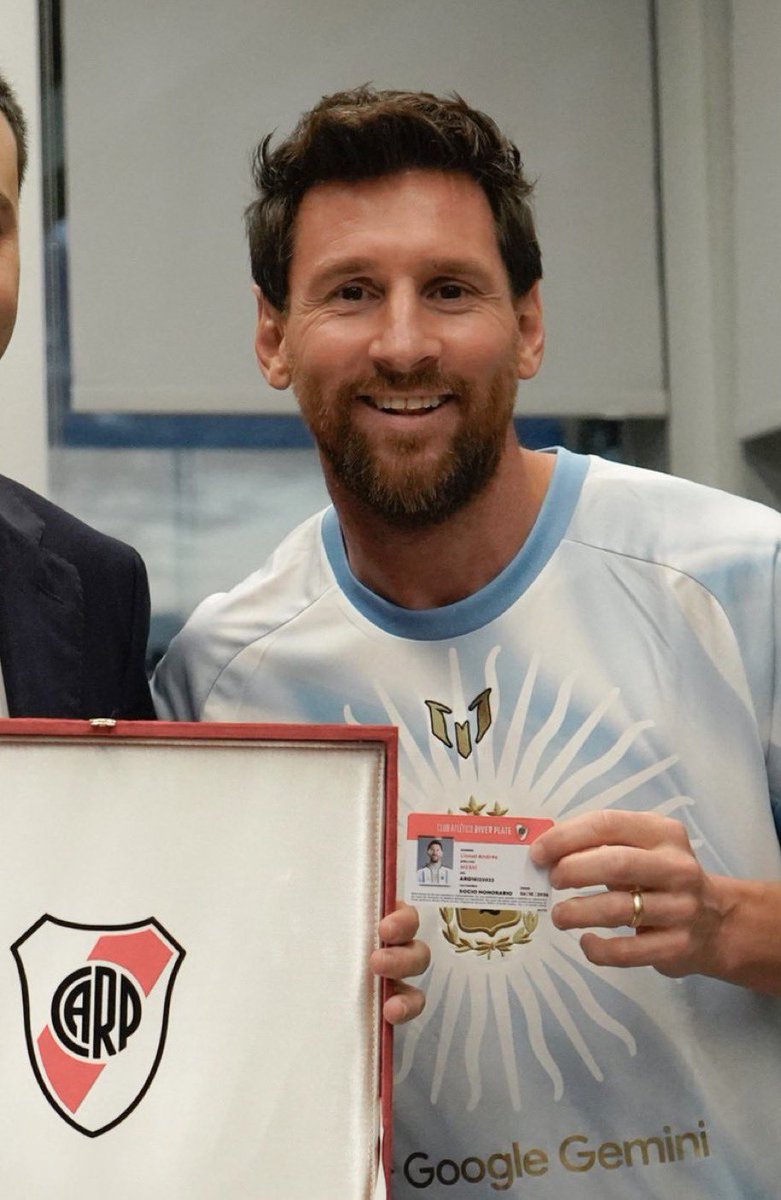 itswiftrp's tweet photo. LEO MESSI? SOCIO Y HINCHA DE RIVER PLATE https://t.co/o8vMjgY2tI