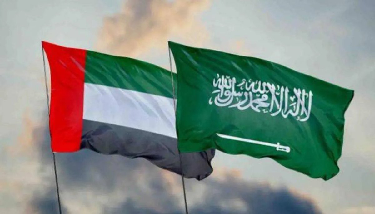 Eve1Mom1's tweet photo. ختاماً

الإمارات دولة عربية خليجية شقيقة، ليست عدواً لنا ولا غريبة عنا، وستظل شقيقة مهما اختلفت المواقف أو تنافسنا في الرياضة

الرياضة تبقى رياضة، والمنافسة تنتهي بانتهاء المباراة، أما الأخوة والاحترام بين الشعوب فهي أكبر من أي بطولة ونتيجة

تعلمنا كمسلمين أولاً، ثم كعرب، أن نكون إخوة وسنداً لبعضنا، لا خصوماً وأعداء

والإساءات لا تمثل السعودية ولا الإمارات، ولا تمثل شعبيهما الكريمين

نحن أبناء الخليج والعرب، وبيننا تاريخ وروابط وأخوة أكبر من أي مباراة

كلنا إخوان، وكلنا يد واحدة، والاحترام بيننا هو الانتصار الحقيقي. 🇸🇦🇦🇪❤️