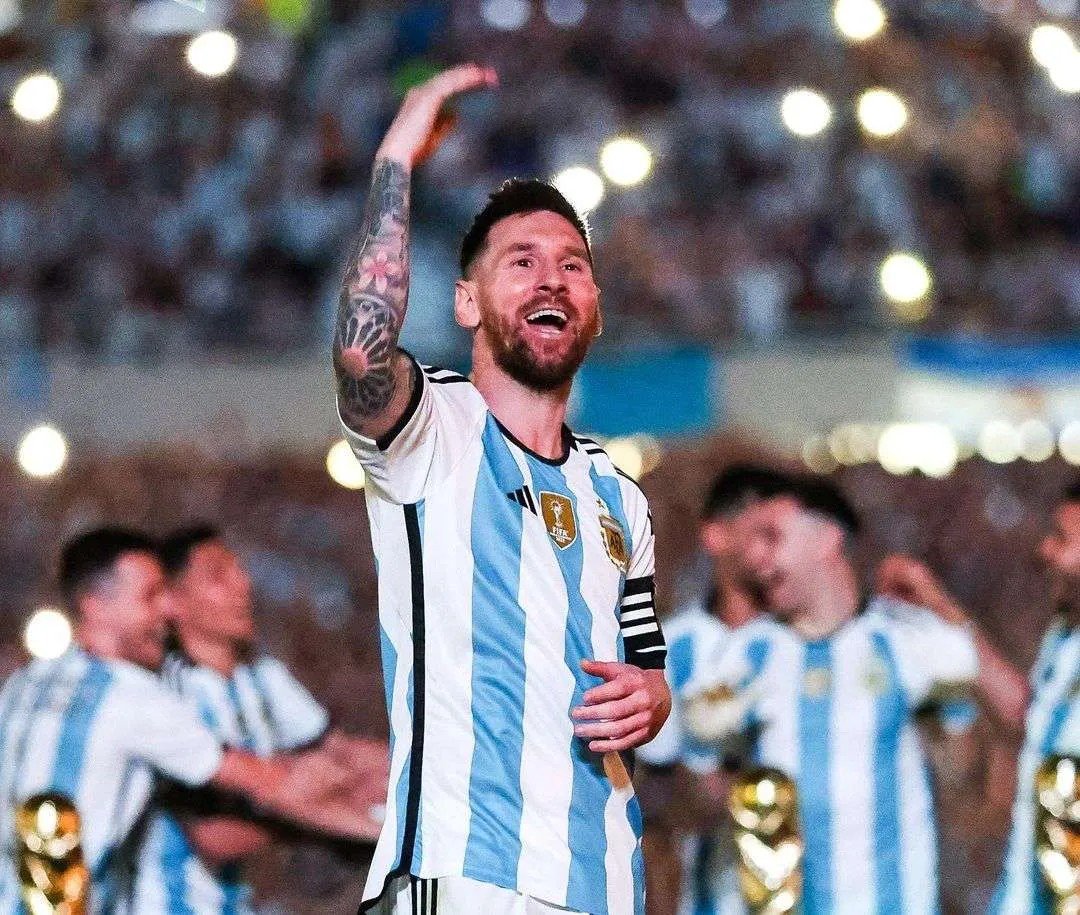 MedioRiver's tweet photo. 🚨 Lionel Messi es SOCIO de RIVER ✅️ https://t.co/IeSUFT01SI