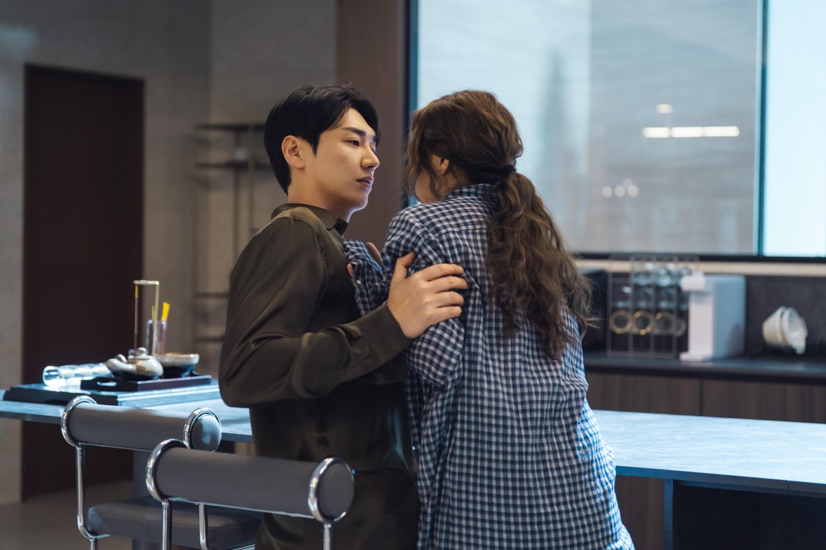 NetflixKR's tweet photo. ??: 나보배가 내 고속 충전 케이블이고 보조배터리다..🔋

충전 빙자 로맨틱 코미디 <나를 충전해줘>, 10월 9일 오직 넷플릭스에서💕 https://t.co/fL3VTa3KVr