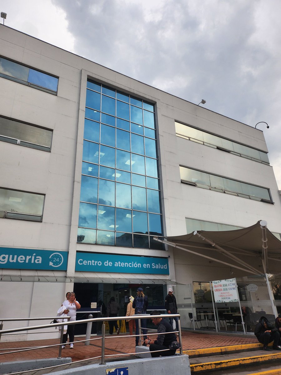 Daniela19284364's tweet photo. Adultos mayores que acuden a puntos de atención Cafam se quejan de falta de medicamentos durante esta semana, situación que dificulta la entrega de sus tratamientos y genera preocupación entre los usuarios. https://t.co/wRirStk0X5