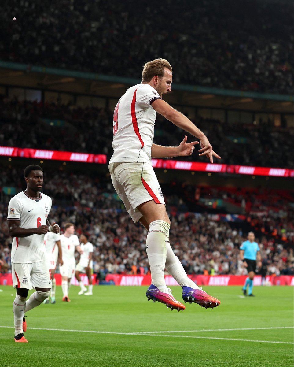 HKane's tweet photo. An incredible honour for me to equal Peter Shilton’s appearance record for England. Every time I pull on this shirt I feel a huge sense of pride and there’s no better way to mark the occasion than with a win at Wembley - the perfect night.

Representing my country means everything to me. 125 down, many more to come.

Thank you for your incredible support. ❤️🏴󠁧󠁢󠁥󠁮󠁧󠁿
