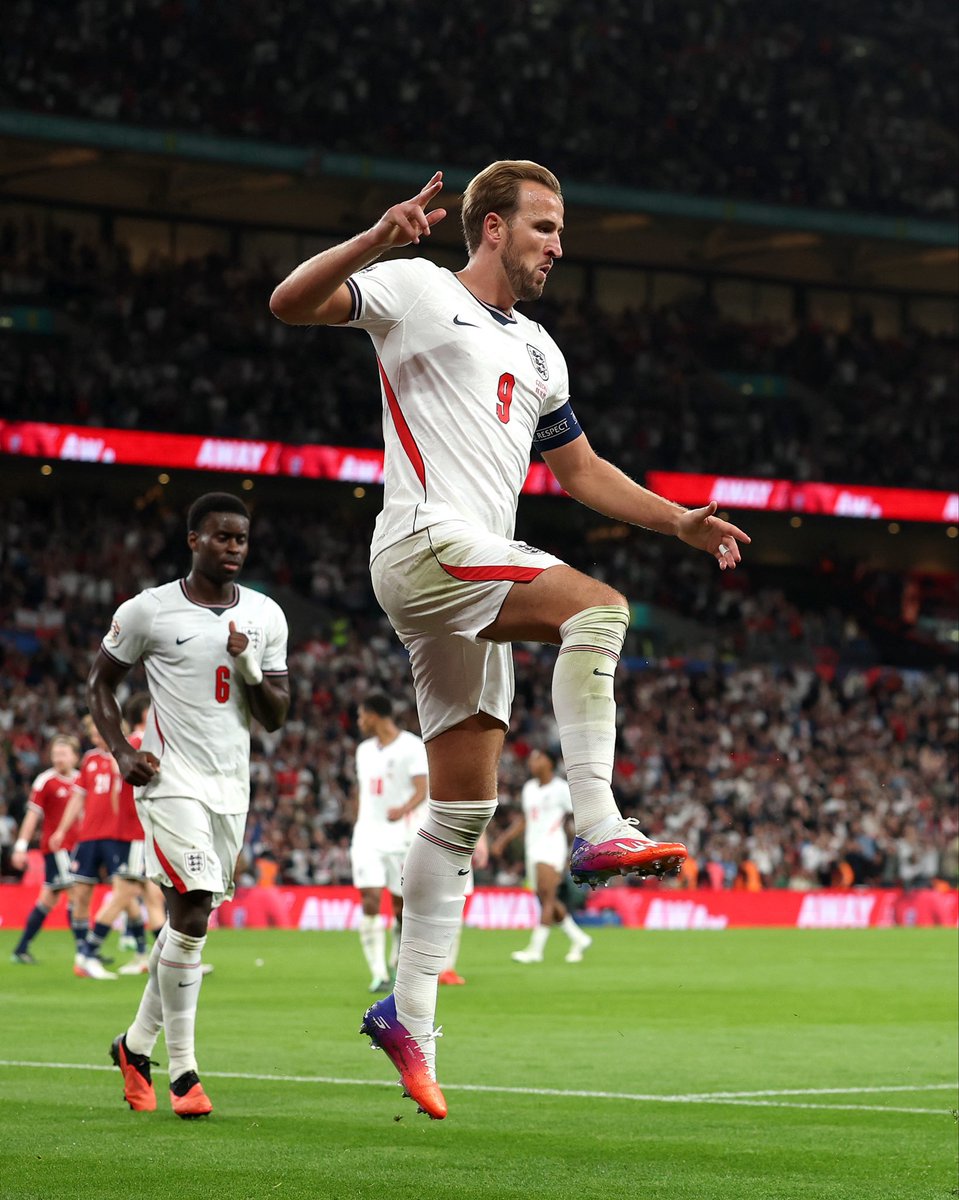 HKane's tweet photo. An incredible honour for me to equal Peter Shilton’s appearance record for England. Every time I pull on this shirt I feel a huge sense of pride and there’s no better way to mark the occasion than with a win at Wembley - the perfect night.

Representing my country means everything to me. 125 down, many more to come.

Thank you for your incredible support. ❤️🏴󠁧󠁢󠁥󠁮󠁧󠁿