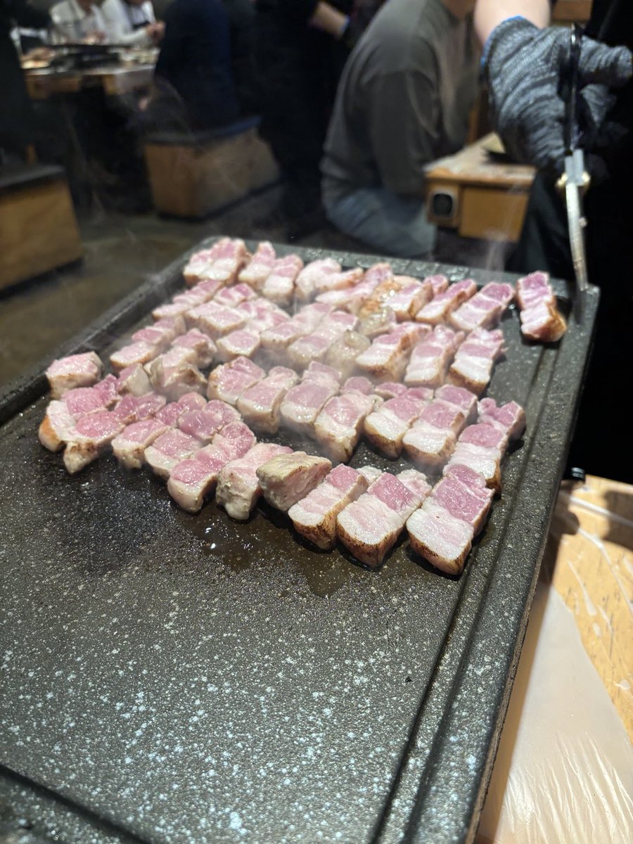 wonkorem's tweet photo. 現地の韓国人に連れてってもらった明洞のサムギョプサル🇰🇷🥩
お肉が分厚くてジューシー🤤
ふわふわのケランチムも美味しかった◎
明洞でお肉食べるなら候補に🫶

📍河南豚肉屋 明洞1号店
📍ソウル特別市 中区 乙支路二街 199-77
🗺️NAVERマップ
https://t.co/hrXOhFzKBH

#韓国旅行 #明洞グルメ https://t.co/pAH0RX22Cm