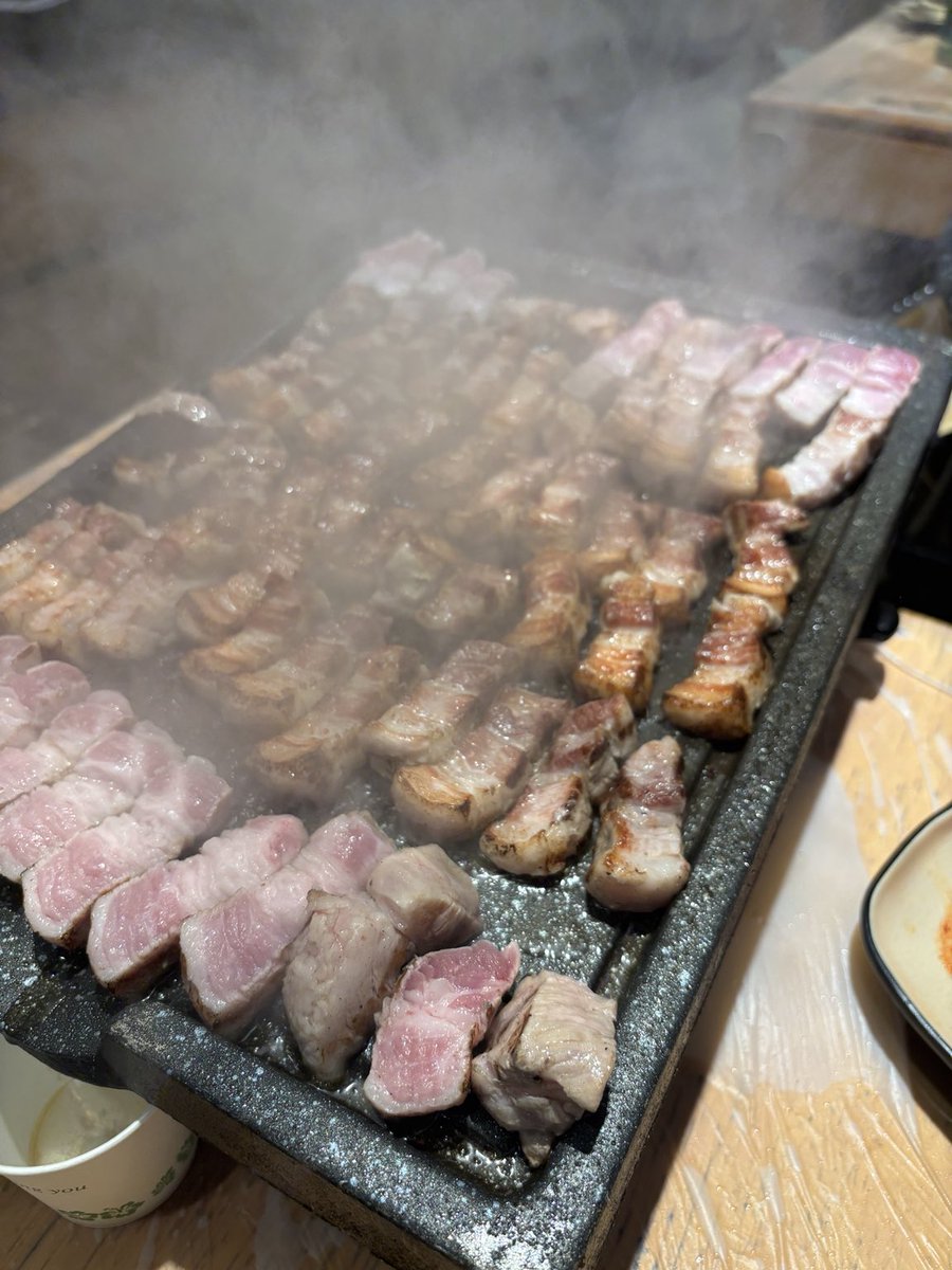 wonkorem's tweet photo. 現地の韓国人に連れてってもらった明洞のサムギョプサル🇰🇷🥩
お肉が分厚くてジューシー🤤
ふわふわのケランチムも美味しかった◎
明洞でお肉食べるなら候補に🫶

📍河南豚肉屋 明洞1号店
📍ソウル特別市 中区 乙支路二街 199-77
🗺️NAVERマップ
https://t.co/hrXOhFzKBH

#韓国旅行 #明洞グルメ https://t.co/pAH0RX22Cm