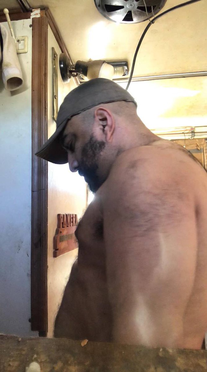 dkingodzilla's tweet photo. Do you like trucker’s cock? https://t.co/2LCbNTocqm