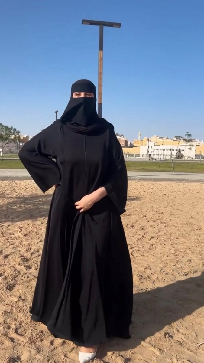 3dopr's tweet photo. قبل وبعد ، صورتين توضح الفرق حين تعطى المرأة حرية الاختيار  
اي مظهر تراه الافضل والذي فيه حياة وسعادة♠️ https://t.co/k3j8lFFqCj