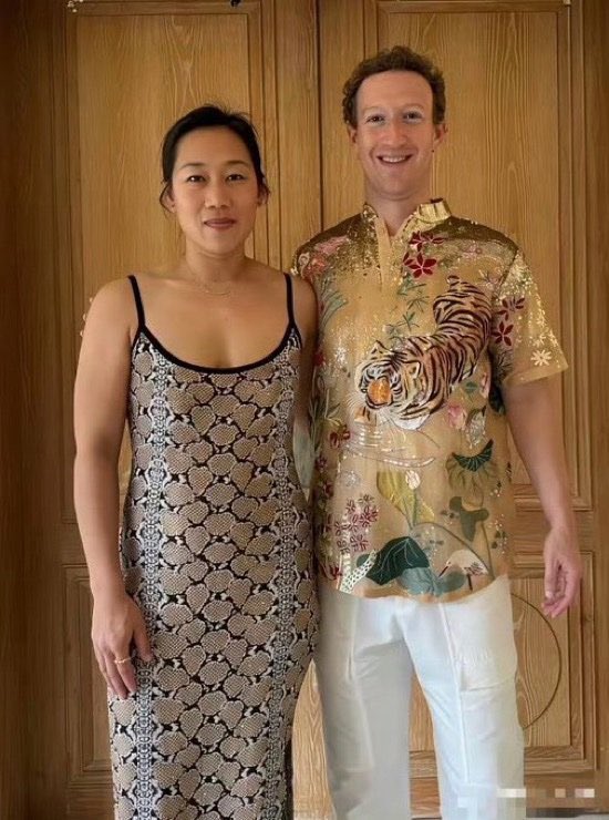 Poo_Crave's tweet photo. Mark Zuckerberg speaks on wife Priscilla Chan:

“Can’t Always Wife The Baddest Chick, Gotta Wife The Realest One” https://t.co/CBEbF9bwAv