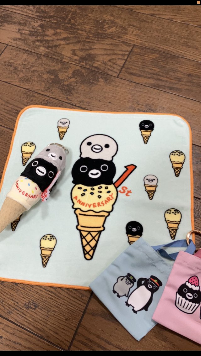 thaga2's tweet photo. 昨日のペン利品❣️

ペンスタ桜木町店にて念願の🍨🐧
👕はMしかなくて断念(T ^ T)
ハンドタオルとキーホルダーをお迎え👏
キーホルダー見つけた瞬間即カゴin
かわいすぎ💕
ランダムのミニトートは駅員さんとショートケーキ🐧
幸せな空間だった…

#Suicaのペンギン 
#Pensta https://t.co/TvGFQdXOG4