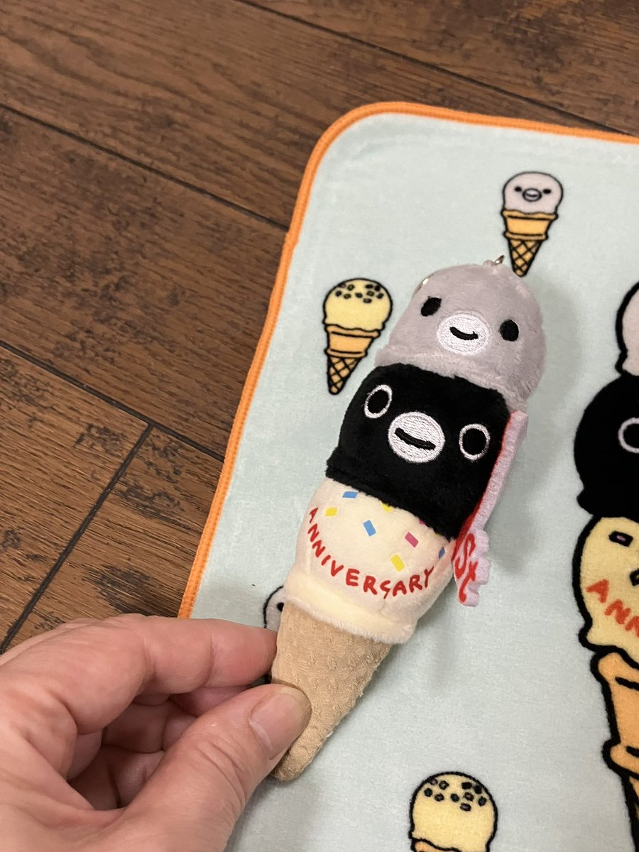 thaga2's tweet photo. 昨日のペン利品❣️

ペンスタ桜木町店にて念願の🍨🐧
👕はMしかなくて断念(T ^ T)
ハンドタオルとキーホルダーをお迎え👏
キーホルダー見つけた瞬間即カゴin
かわいすぎ💕
ランダムのミニトートは駅員さんとショートケーキ🐧
幸せな空間だった…

#Suicaのペンギン 
#Pensta https://t.co/TvGFQdXOG4