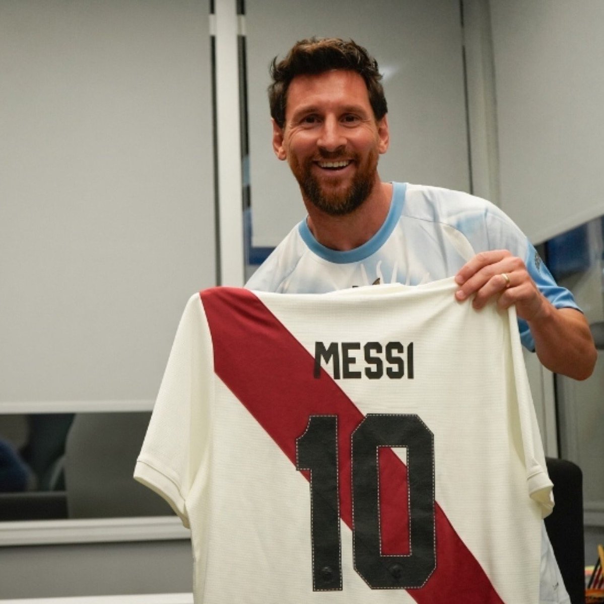 beggedsliv's tweet photo. de river como toda persona del bien. https://t.co/M2gjPI531j