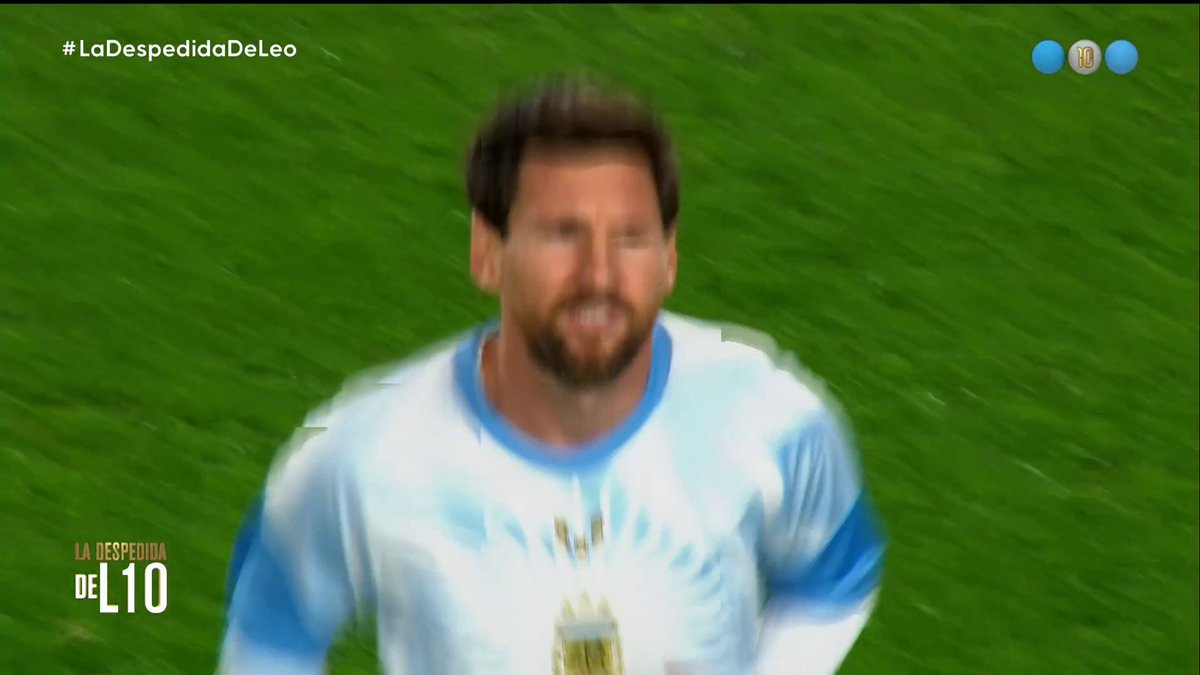 Screenshot of Argentine footballer Lionel Messi wearing the Argentina national team jersey on a football pitch, with the hashtag '#LaDespedidaDeLeo' and 'LA DESPEDIDA DEL L10' visible on screen.