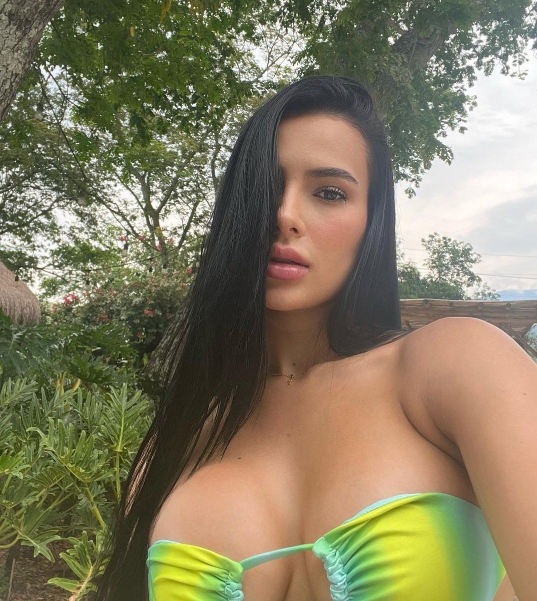 Patriciabon90's tweet photo. Soy el arte que puedes tener en tu vida 💛 https://t.co/rea0NedVWv