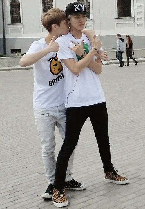 EungHun412's tweet photo. レイちゃんお誕生日おめでとう🎉
いつもセフンのよきお兄ちゃんでいてくれてありがとう🫶🏻

#HappyLAYDay #HappyYixingDay #AlwaysWithLay #LAY #LAYZHANG #레이 #张艺兴 #EXO #엑소 #weareoneEXO @weareoneEXO @lay_studio @layzhang https://t.co/zFHwlExLQb