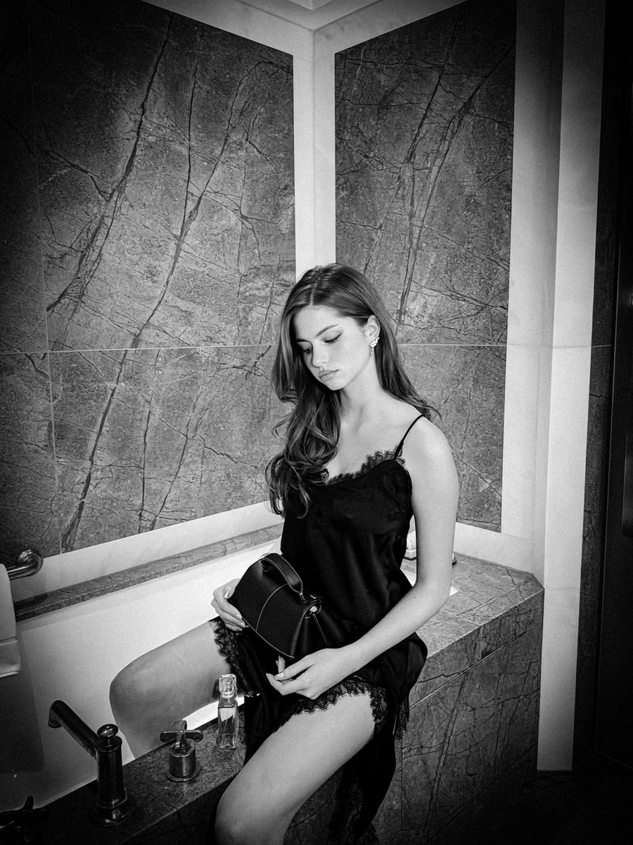 eternalistes's tweet photo. ⠀ 
🎞️ ˺ 𓈃  𝚂𝚆𝙴𝙴𝚃 ⠀𝙱𝚄𝚁𝙶𝚄𝙽𝙳𝚈  ۥ .  ⠀
𓉘 𝗐𝗈𝗋𝗄𝗂𝗇𝗀 𝗅𝖺���𝖾 𝑎𝑣𝑒𝑐  ﹔ ᥪ 𝙺͟𝙴́͟𝚁͟𝙰͟𝚂͟𝚃͟𝙰͟𝚂͟𝙴 ℗ 𓉛  
 𝖮𝗉𝖺𝗅𝗂𝗍𝖾 𝖥𝖺𝖽𝖾𝗌 ，Ƈ𝖺𝗆𝖾𝗋𝖺 ⠀––⠀ 𝖱𝖮𝖫𝖫.
 ⠀ https://t.co/OwRE11qoMv