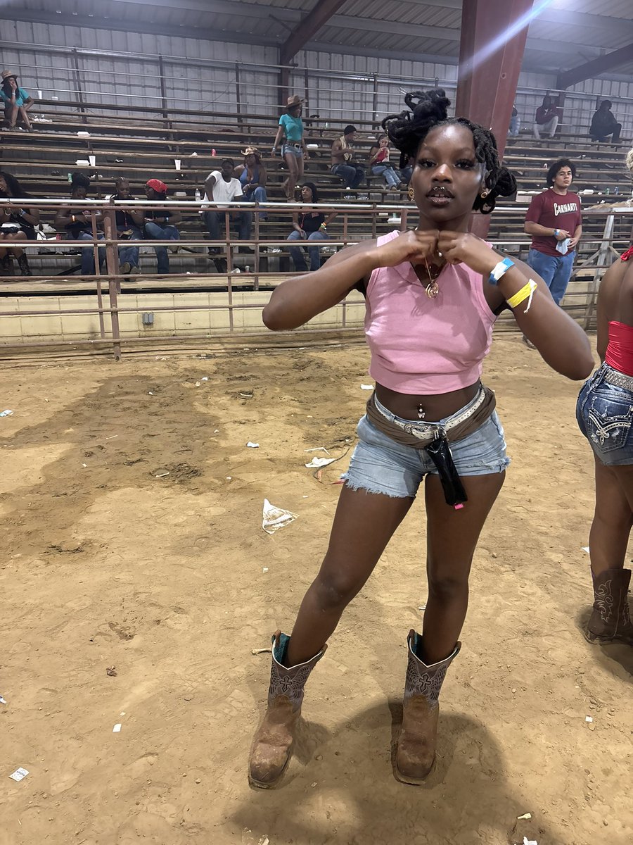 Bootbabybray's tweet photo. Looking for a snack? https://t.co/gYzt51jjlP