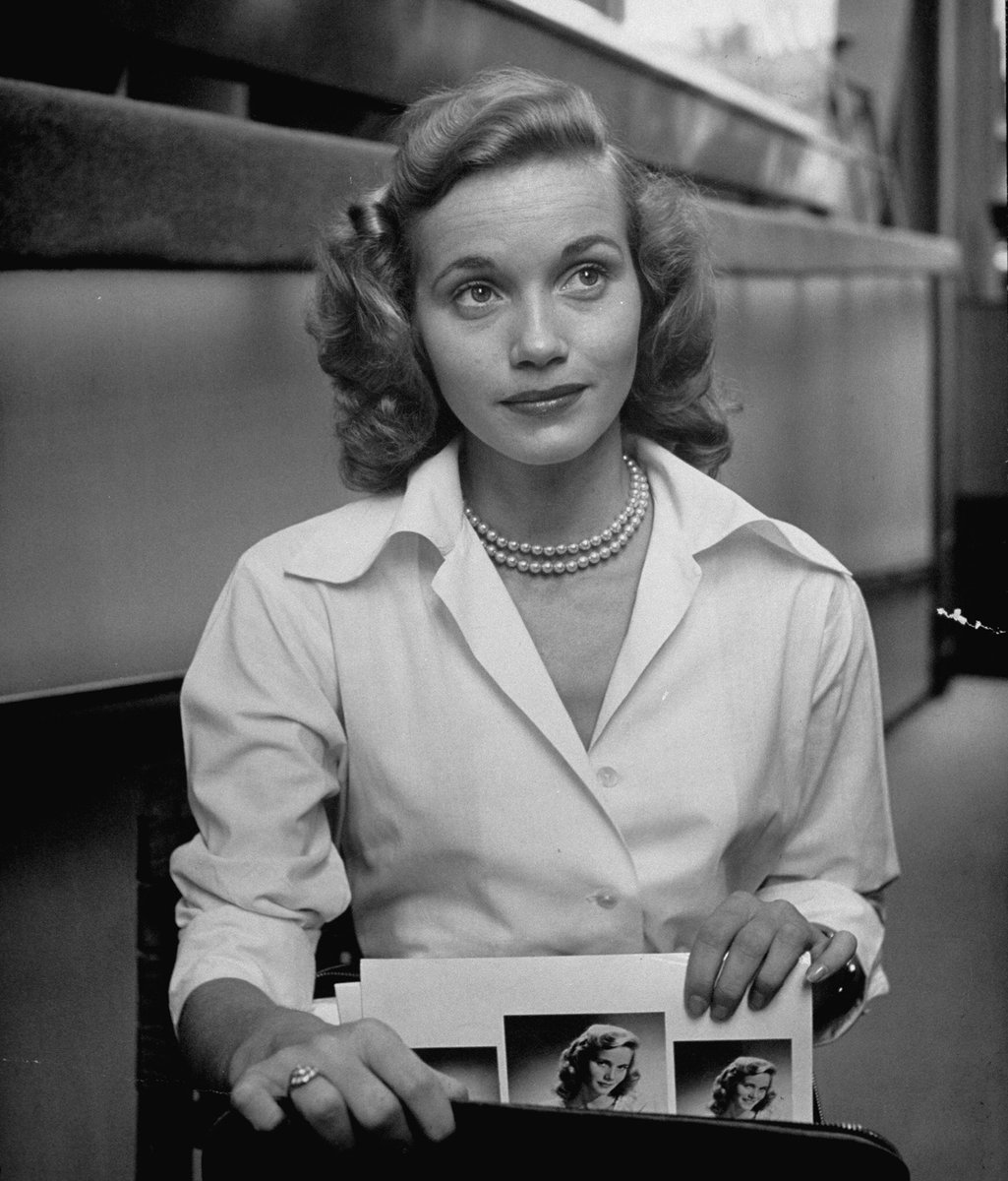 oldhllywoods's tweet photo. rest in peace, eva marie saint. the legendary actress has passed away at the age of 102. 🕊️ https://t.co/UBYIkNGtzF