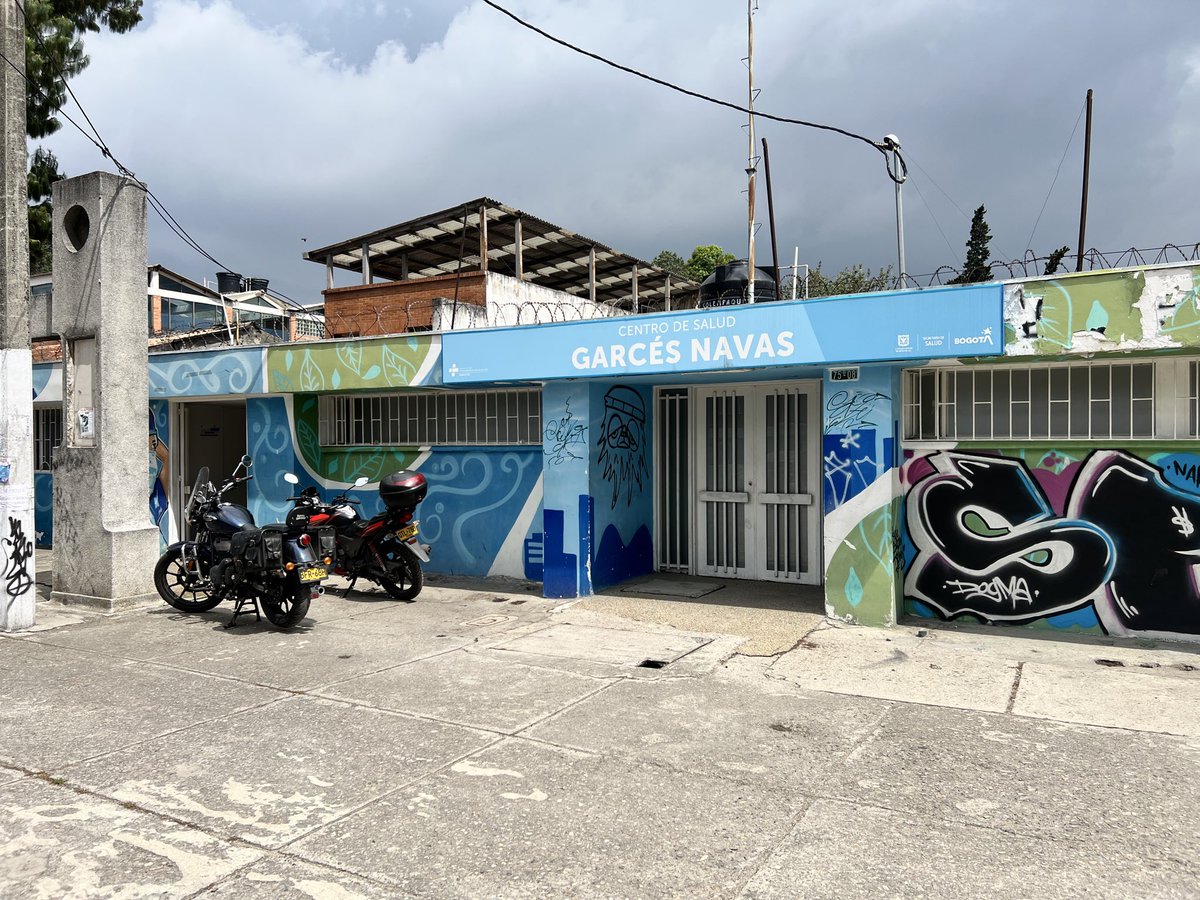 BRESTNEWSxv's tweet photo. Un espacio pensado para la comunidad. Sus murales no solo le dan vida a la cuadra, sino que ayudan a que cualquier persona identifique rápido el centro de salud. https://t.co/Mn2s5eS3AI
