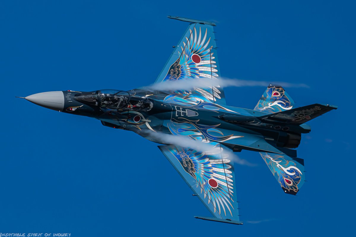 out_onespirit_1's tweet photo. 航空祭前日に行われた第21飛行隊創隊50周年祝賀飛行
式典を祝うかのような快晴の空をスペマ機もデモフライトを実施✈️
#あいぴー
#第21飛行隊
#ブルーより蒼い方
#松島基地 https://t.co/eIynMGLOUt