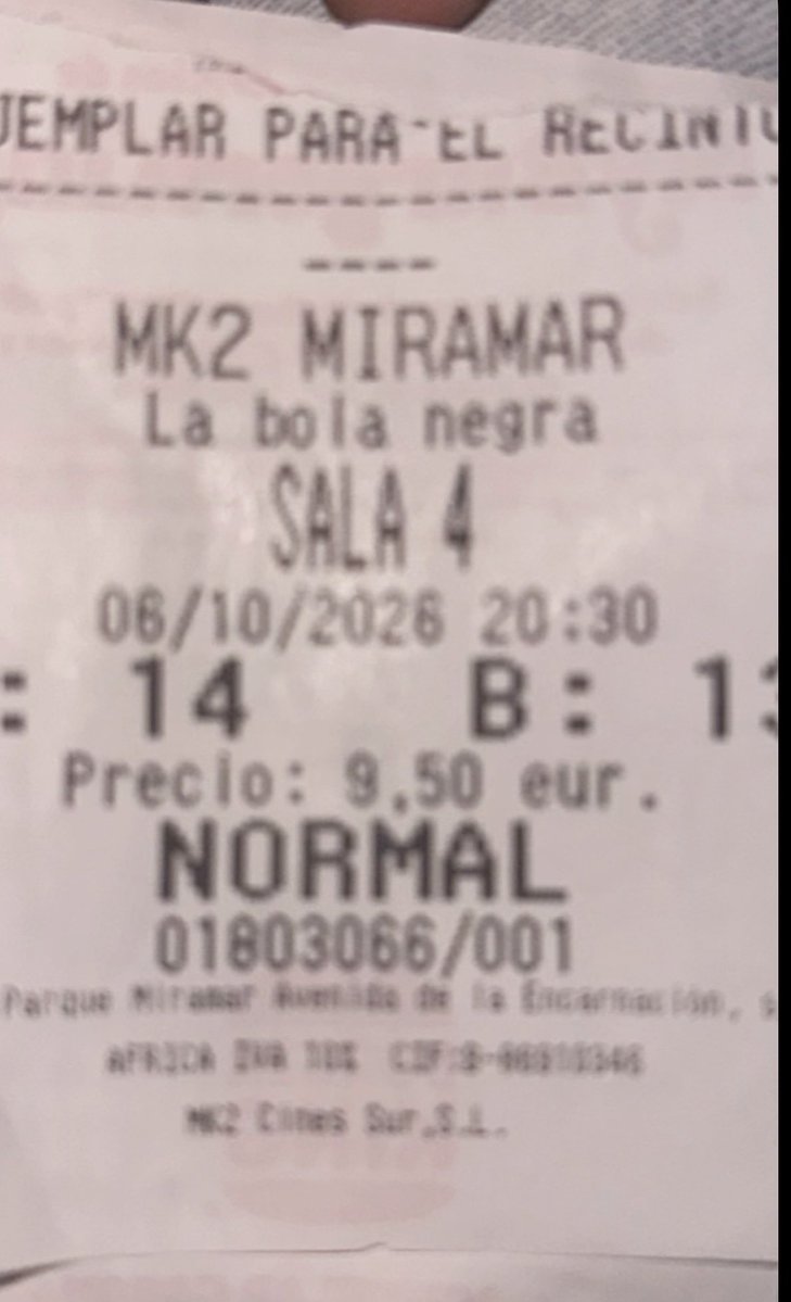 JAguileractor's tweet photo. Por fin, ya he ido a verla. Me he pasado más de media película en adelante llorando. Quizás también también porq recuerdas que familiares tuyos fueron asesinados lejos de su familia!! Y piensas la pena y el miedo que tuvo que pasar. Preciosa la película 🥹
#LaBolaNegra ⚫️ https://t.co/VDULbZsZ1w