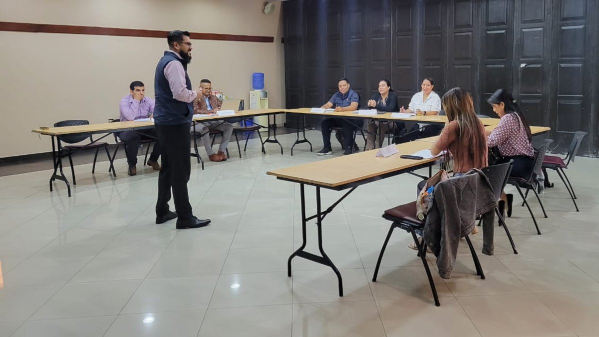 DGAC_Ecuador's tweet photo. La #ETAC desarrolla en Guayaquil, el curso de instrucción recurrente “Supervisor AVSEC”, como parte de las actividades de capacitación previstas para el personal del sector aeronáutico. #CapacitamosParaTuSeguridad https://t.co/0r3AfVG4hQ