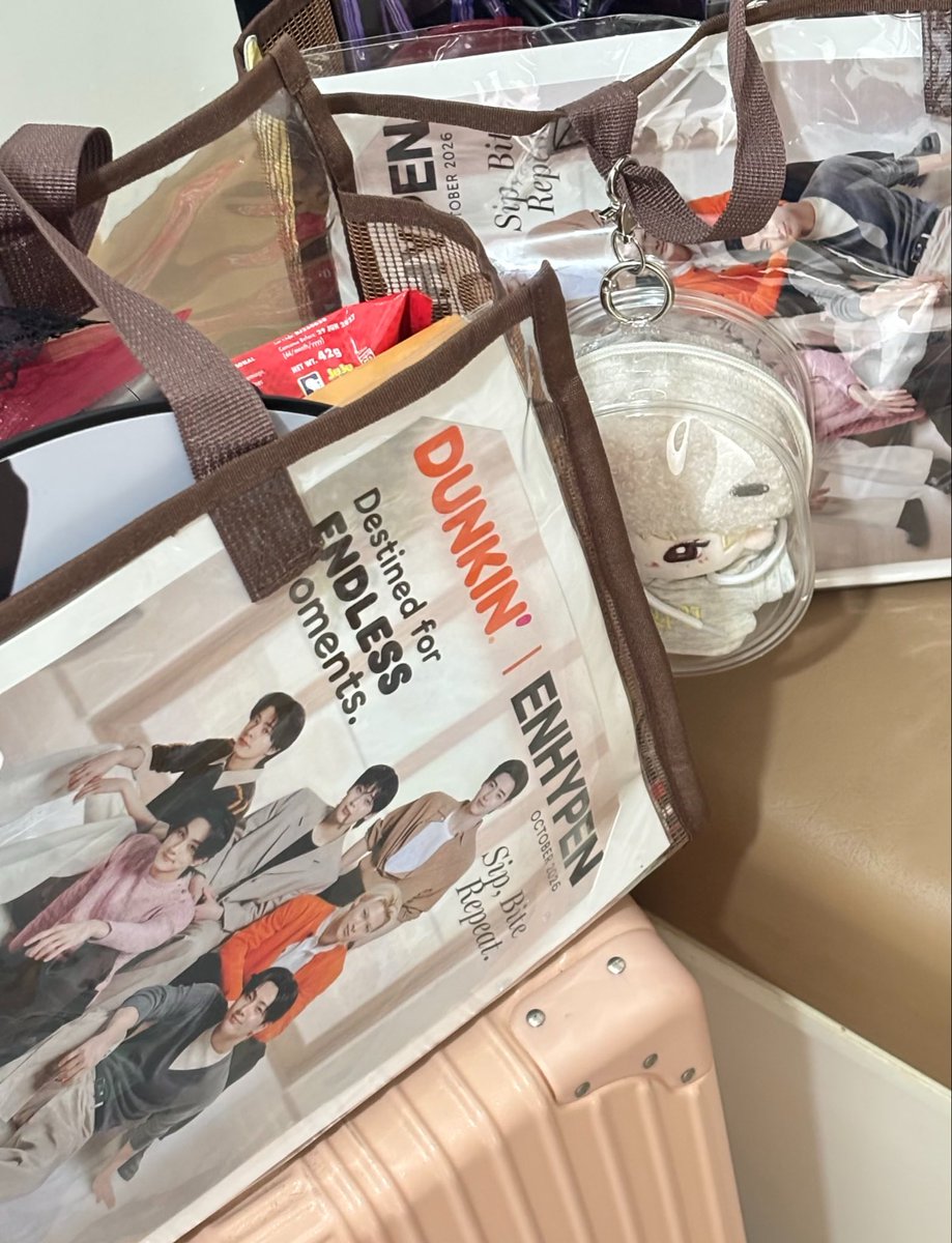 pshspace1's tweet photo. sa laki ng luggage ko na pink, alam niyo ano nakalimutan namin? FREAKING POWERBANK #aberya sha eh 😭 https://t.co/G67QMpiaYD