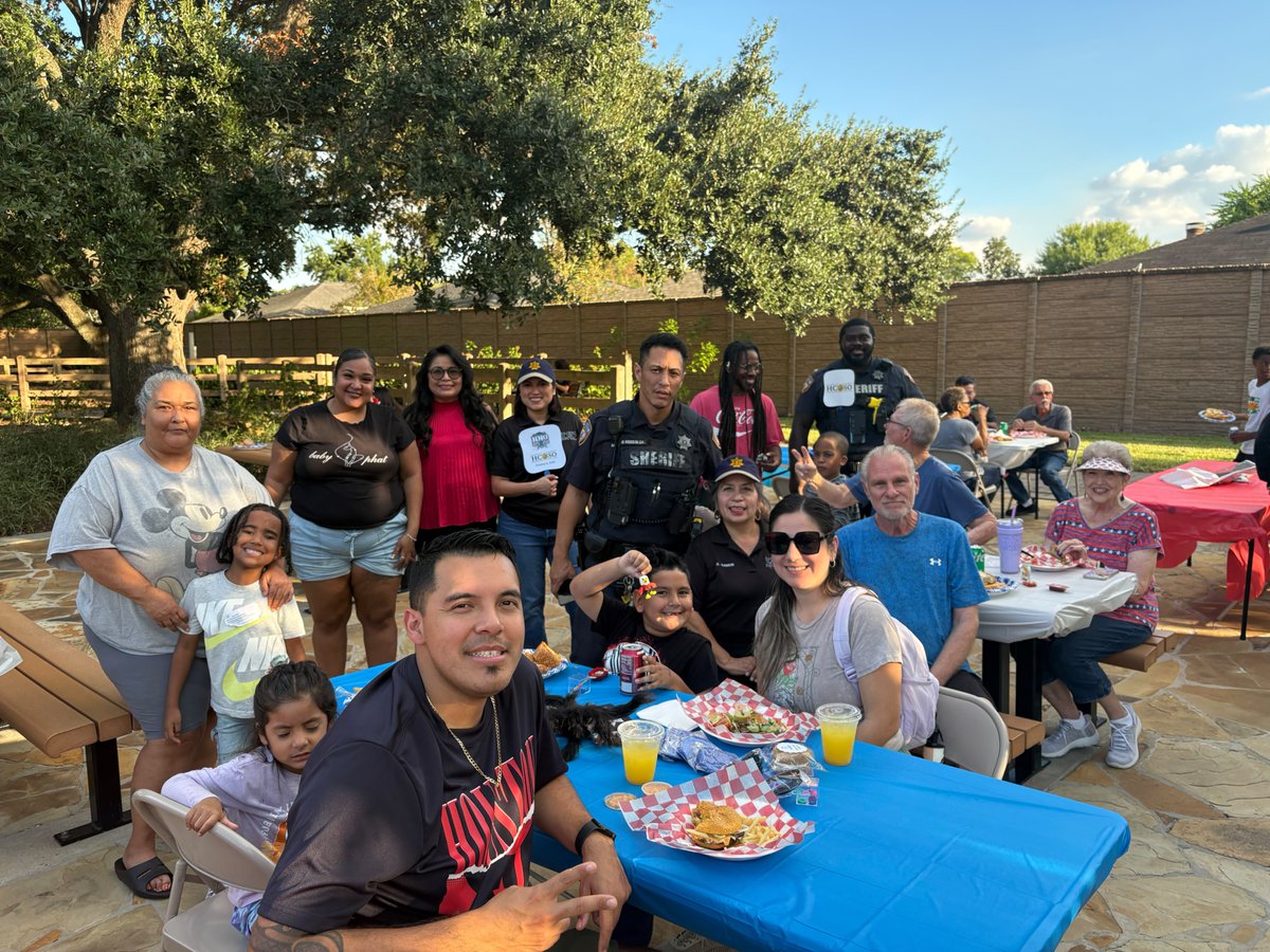 HCSOTexas's tweet photo. Nothing like a good neighborhood gathering for National Night Out! Come join us!
White Oak Bend
10907 Birdhill Circle
5:30PM-7:30PM
#NNO2026 #HCSONNO2026 https://t.co/iBoi2Cpisn