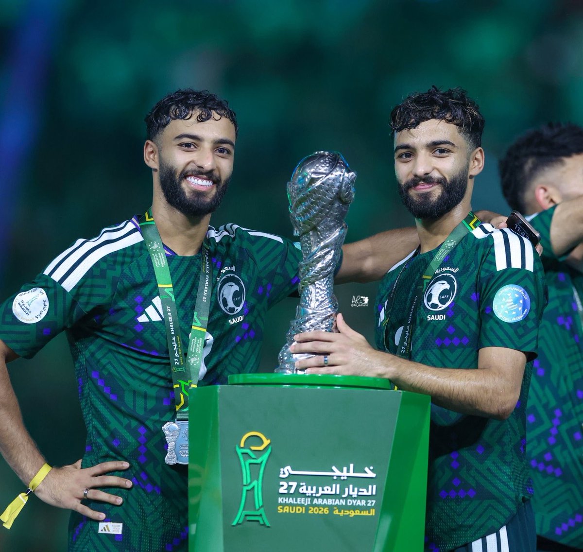 mylomlhw's tweet photo. CHAMPIONS TWINS https://t.co/dhnLxhweek
