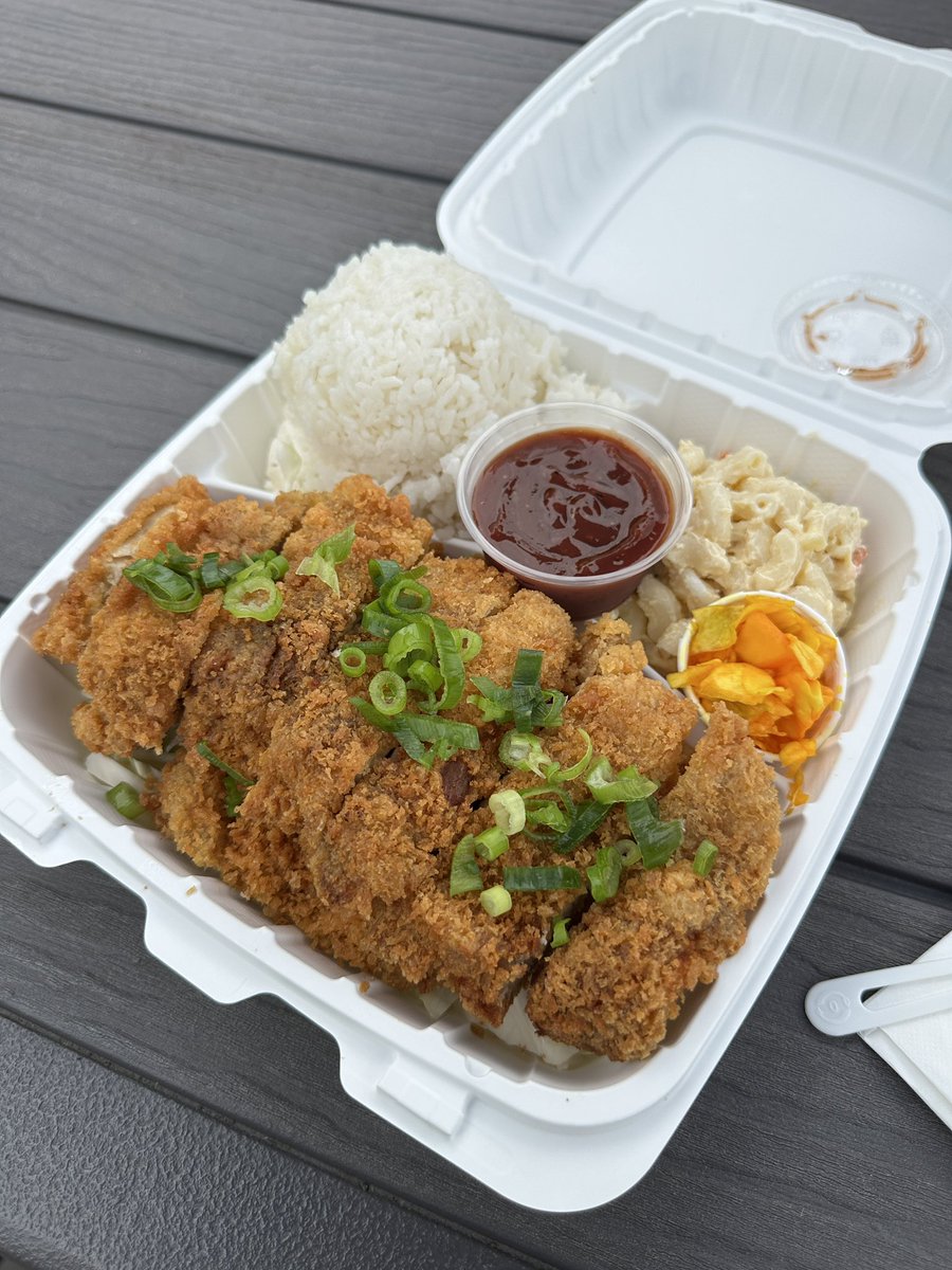 WOLFDRAWN's tweet photo. If I lived in Hawaii i would be fat as fuck https://t.co/IJCYBGtIoo