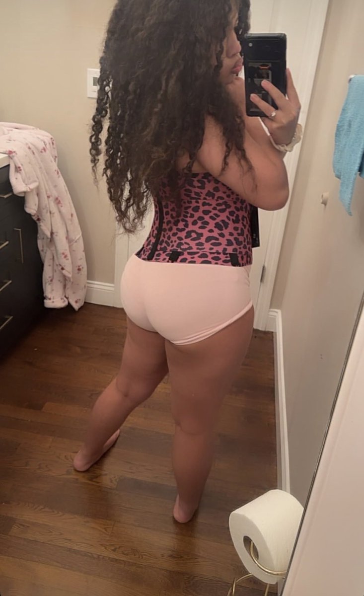 piinkmiaaa's tweet photo. 🍑🍑 https://t.co/2tWGoTykfi