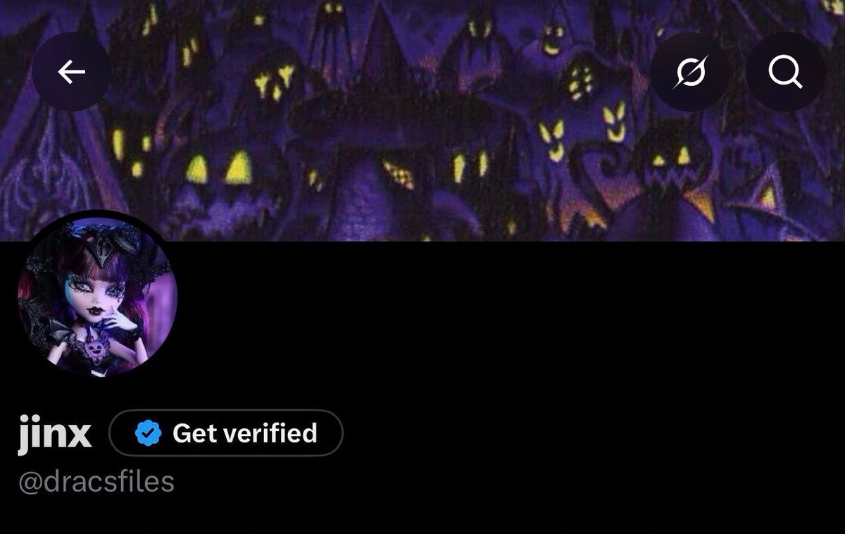 batlauras's tweet photo. it's still me 🦇💓 just wanted a change https://t.co/RXLsEHymwJ