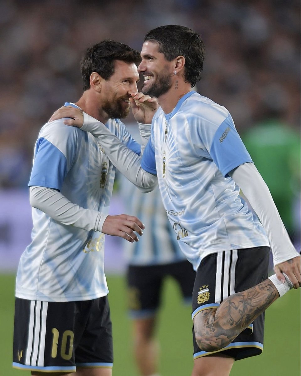 AFASeleccionEN's tweet photo. 🤜🤛 https://t.co/TeTDLtGUK7
