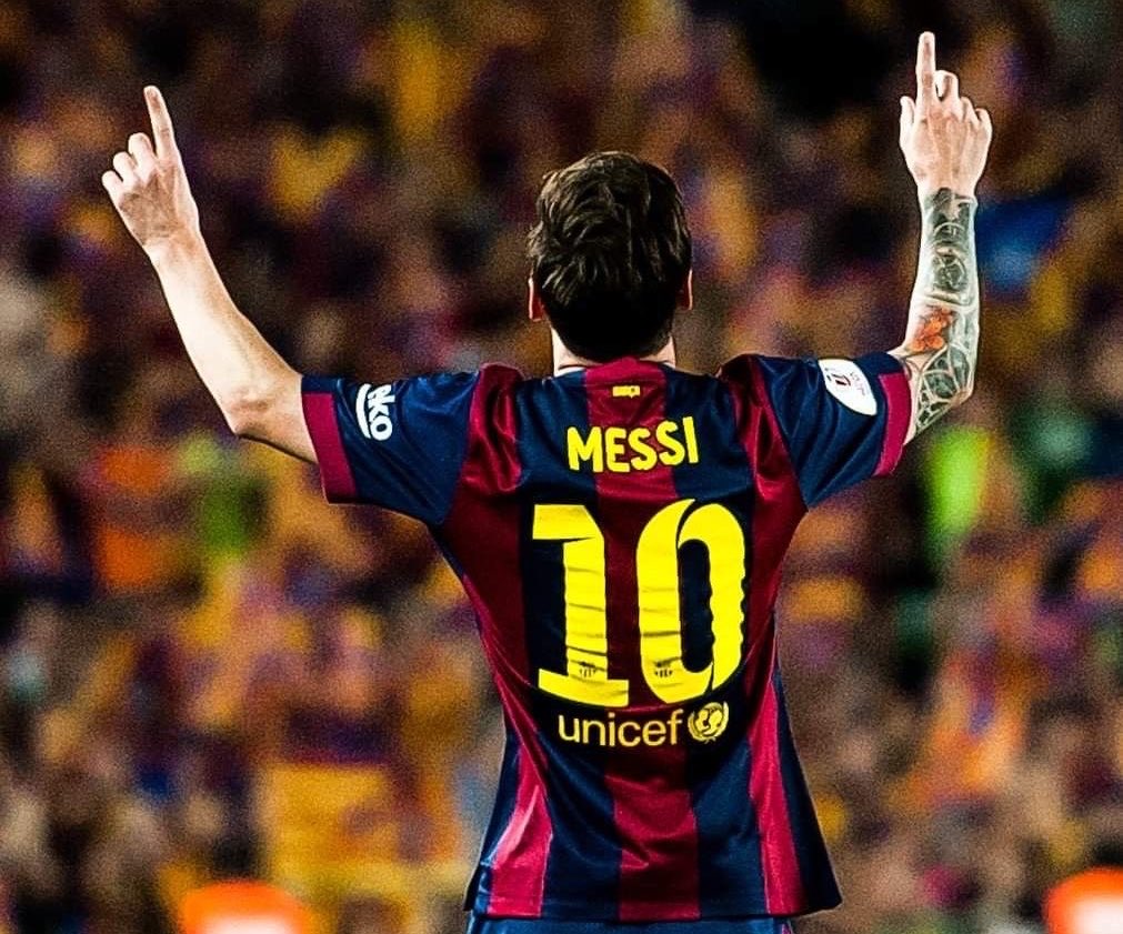 ReshadRahman's tweet photo. Messi playing his final game for Barcelona without knowing it was going to be his final game will never sit right with me. 

Let alone the fact that he deserves an absolute grand farewell for everything he’s done for the club. https://t.co/0Z6IiNYP9E